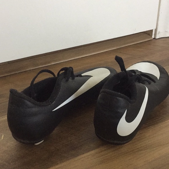 Nike soccer cleats - Picture 2 of 2